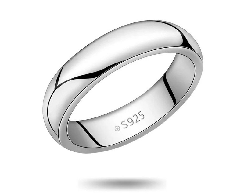 Ký hiệu bạc 925 thường được khắc ở mặt trong của sản phẩm để nhận biết.