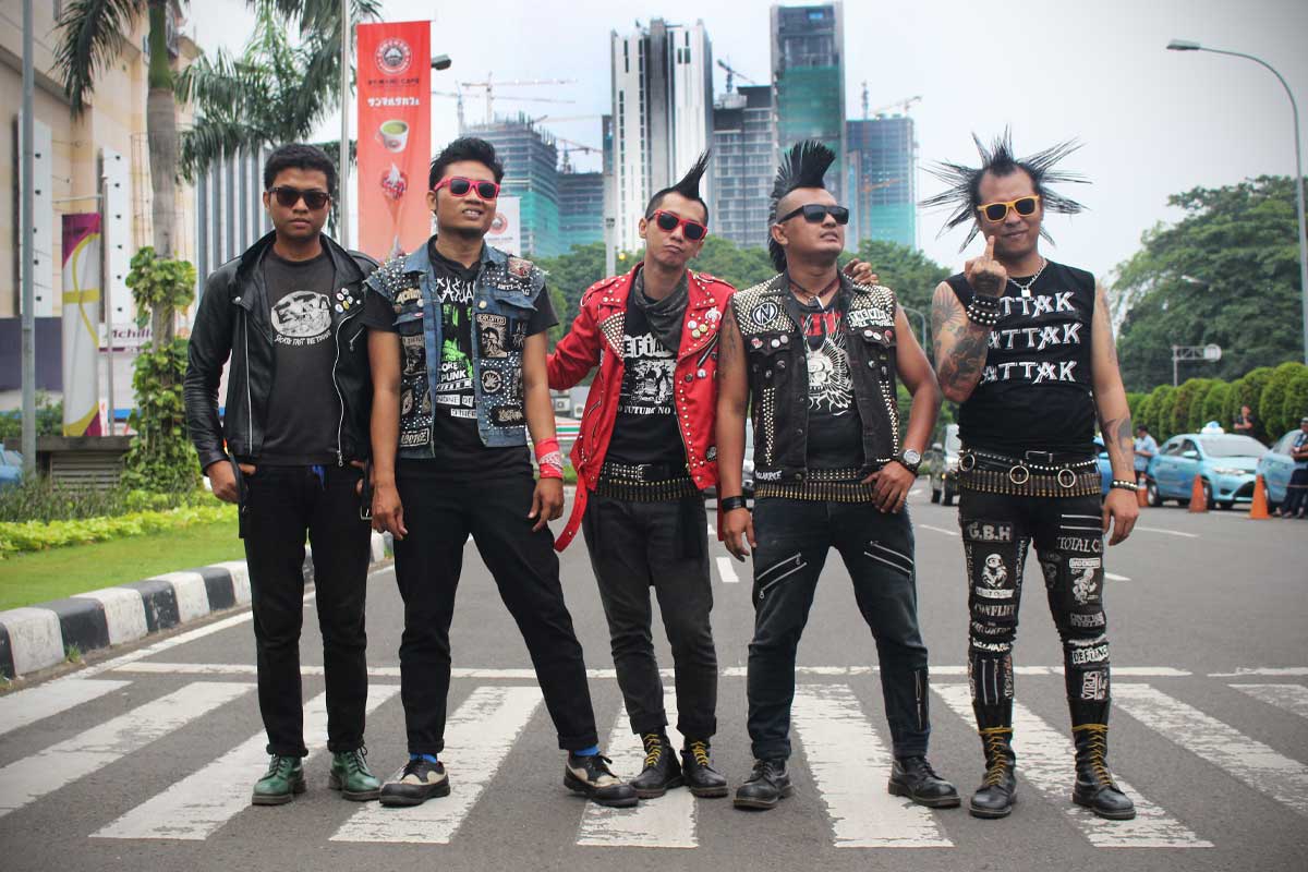 Street Punk là sự kết hợp giữa phong cách Punk và đường phố độc đáo.