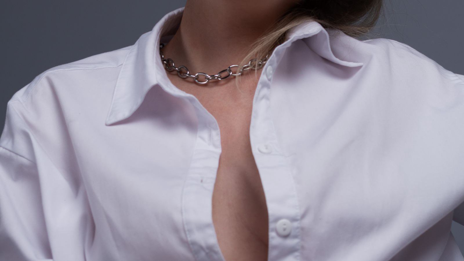 Layer theo cổ áo: cổ tròn, cổ V, sơ mi