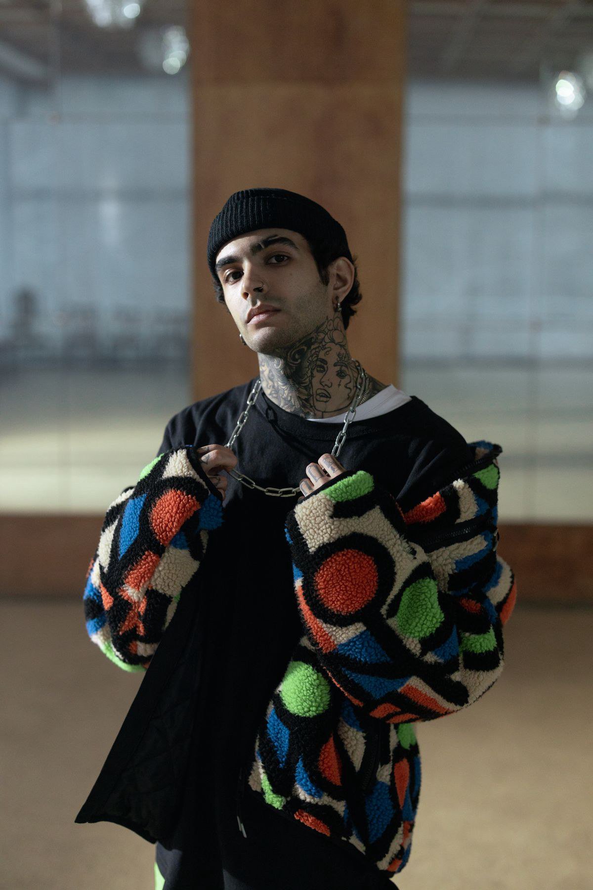 Phối trang sức bạc streetwear: 6 công thức dễ áp dụng